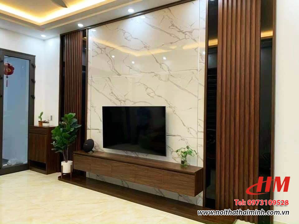 Sử dụng giấy dán tường để trang trí kệ tivi